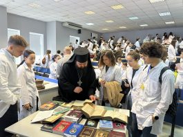 В Краснодаре прошла встреча иеромонаха Кронида со студентами медицинского университета