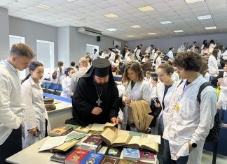 В Краснодаре прошла встреча иеромонаха Кронида со студентами медицинского университета