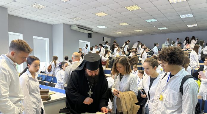 В Краснодаре прошла встреча иеромонаха Кронида со студентами медицинского университета