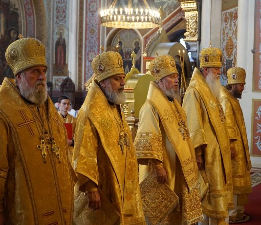 В праздник Собора святых Кубанской митрополии митрополит Василий возглавил соборную Божественную литургию
