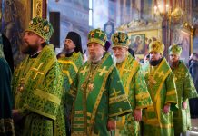 Митрополит Екатеринодарский и Кубанский Василий сослужил Святейшему Патриарху в Свято-Троицкой Сергиевой лавре