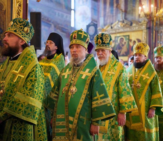 Митрополит Екатеринодарский и Кубанский Василий сослужил Святейшему Патриарху в Свято-Троицкой Сергиевой лавре