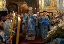Митрополит Василий совершил Всенощное бдение в Свято-Покровском храме города Краснодара