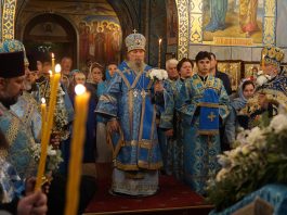 Митрополит Василий совершил Всенощное бдение в Свято-Покровском храме города Краснодара
