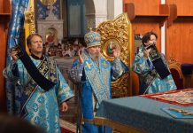 Митрополит Василий совершил Божественную литургию и посвящение казаков в войсковом соборе