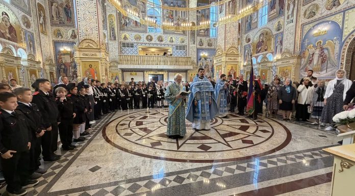 Юные казачата приняли присягу в храме Рождества Христова