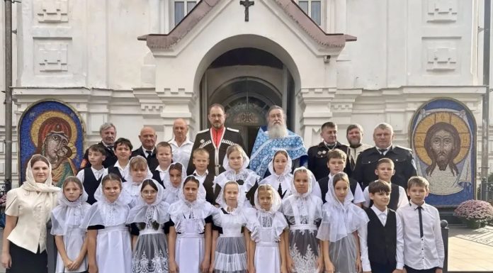 В храме Вознесения Господня станицы Пластуновской состоялось посвящение в казачата.