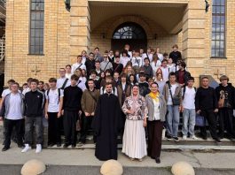 В Свято-Троицком храме провели духовно-патриотическую игру «Умники Кубани» для студентов
