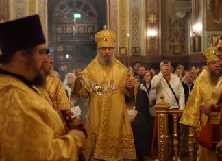 В канун Недели 20-й по Пятидесятнице митрополит Василий совершил Всенощное бдение в Свято-Екатерининском кафедральном соборе