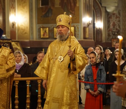 Митрополит Василий совершил Всенощное бдение в Свято-Екатерининском кафедральном соборе города Краснодара