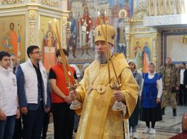 Митрополит Василий совершил Божественную литургию в храме Рождества Христова станицы Динской