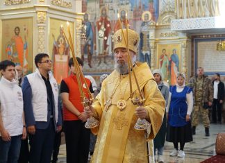 Митрополит Василий совершил Божественную литургию в храме Рождества Христова станицы Динской