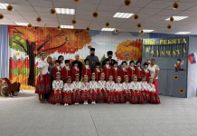 Священник благословил юных казачат