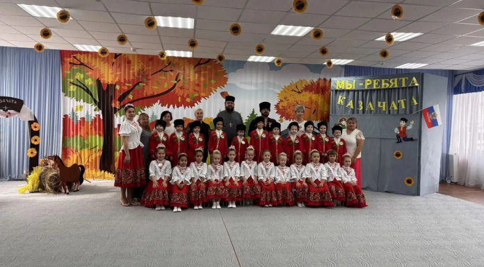 Священник благословил юных казачат