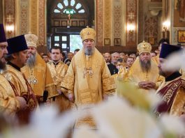Митрополит Екатеринодарский и Кубанский Василий совершил Божественную литургию в Свято-Екатерининском кафедральном соборе