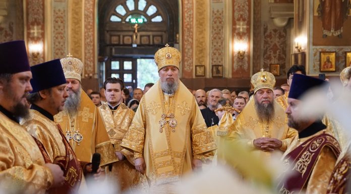 Митрополит Екатеринодарский и Кубанский Василий совершил Божественную литургию в Свято-Екатерининском кафедральном соборе