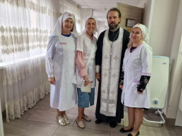 Сестричество храма святого Иоанна Крестителя во главе с духовником посетили геронтологический центр «Екатеринодар»