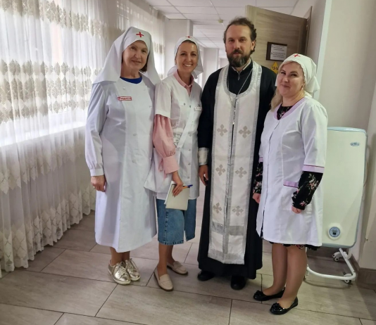 Сестричество храма святого Иоанна Крестителя во главе с духовником посетили геронтологический центр «Екатеринодар»