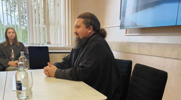Иерей Иларион Максимец обсудил со студентами института культуры вопросы нравственных ориентиров