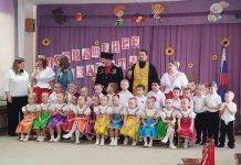 Иерей Виктор Аникин благословил юных казачат