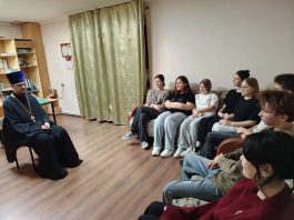 Иерей Арсений Рощин встретился со студентами Краснодарского гуманитарно-технологического колледжа