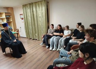 Иерей Арсений Рощин встретился со студентами Краснодарского гуманитарно-технологического колледжа