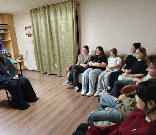 Иерей Арсений Рощин встретился со студентами Краснодарского гуманитарно-технологического колледжа