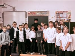 Диакон Никита Бондаренко провёл беседу с учащимися школы № 16 пгт. Ильского