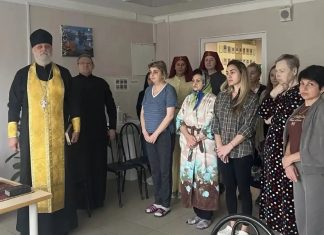 Протоиерей Константин Капранов и сестры милосердия посетили ревматологическое отделение Краевой клинической больницы № 1.