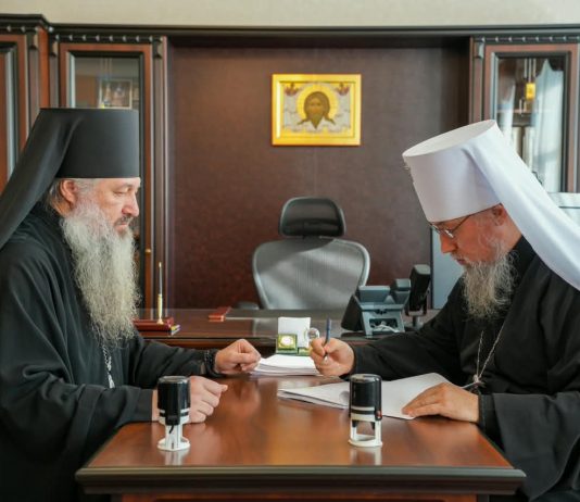 Епископ Зарайский Савва передал управление Армавирской и Лабинской епархией митрополиту Василию
