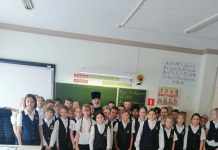Протоиерей Александр Ананян провел встречу с учениками и педагогами школы № 52