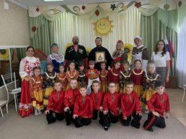 Священник поздравил юных казачат с праздником Покрова Пресвятой Богородицы