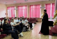 Диакон Владимир Рошко провел беседу с учащимися казачьих классов ст. Новотитаровской