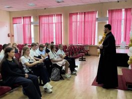 Диакон Владимир Рошко провел беседу с учащимися казачьих классов ст. Новотитаровской