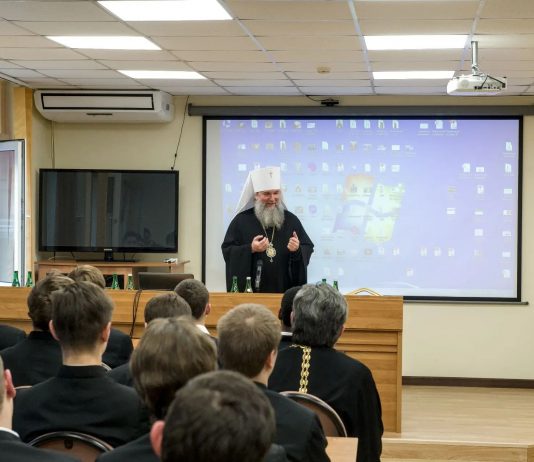 Митрополит Екатеринбургский и Верхотурский Евгений посетил образовательные учреждения города Краснодара
