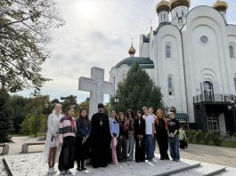 В праздник Покрова Пресвятой Богородицы студенты-модельеры посетили храм Святого Духа