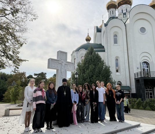 В праздник Покрова Пресвятой Богородицы студенты-модельеры посетили храм Святого Духа
