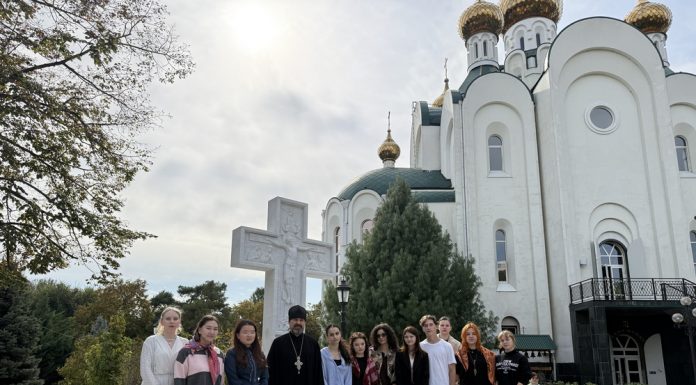 В праздник Покрова Пресвятой Богородицы студенты-модельеры посетили храм Святого Духа