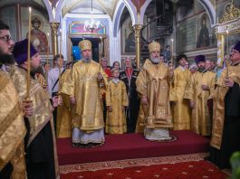 Митрополит Екатеринодарский и Кубанский Василий возглавил Всенощное бдение в Свято-Михайловском соборе г. Сочи