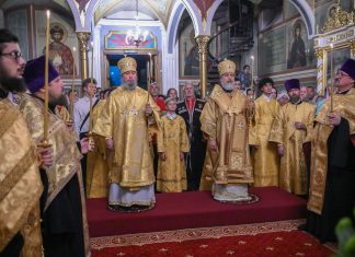 Митрополит Екатеринодарский и Кубанский Василий возглавил Всенощное бдение в Свято-Михайловском соборе г. Сочи