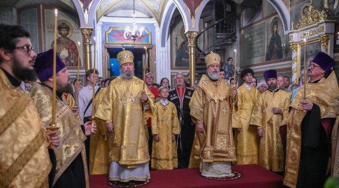 Митрополит Екатеринодарский и Кубанский Василий возглавил Всенощное бдение в Свято-Михайловском соборе г. Сочи